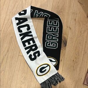 Forever Collectibles Green Bay Packers Black and White Scarf never been worn